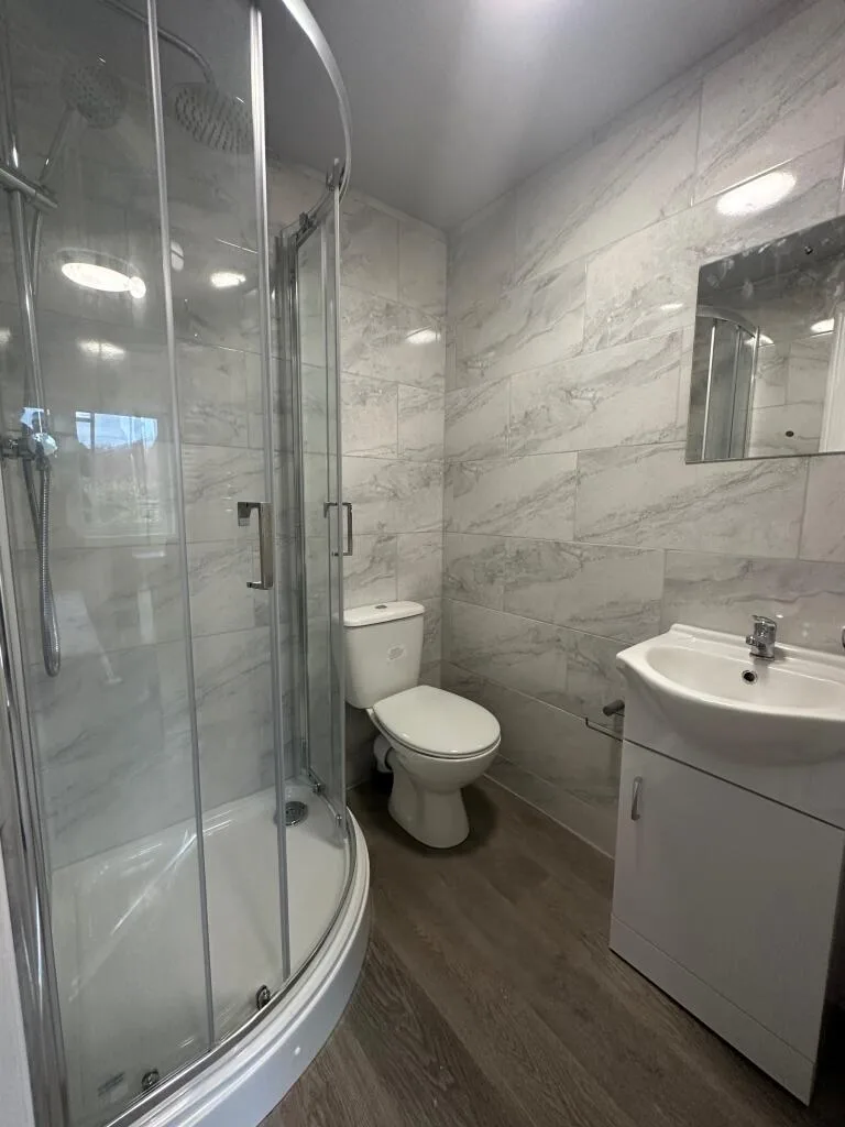 5 bedroom semi-detached house for rent