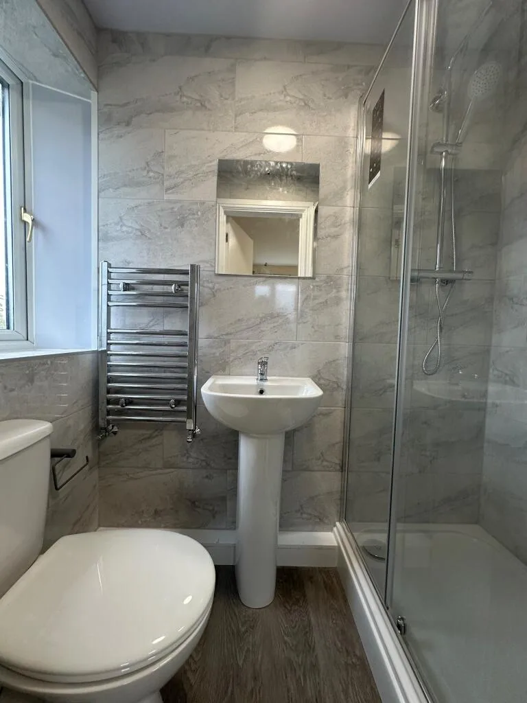 5 bedroom semi-detached house for rent