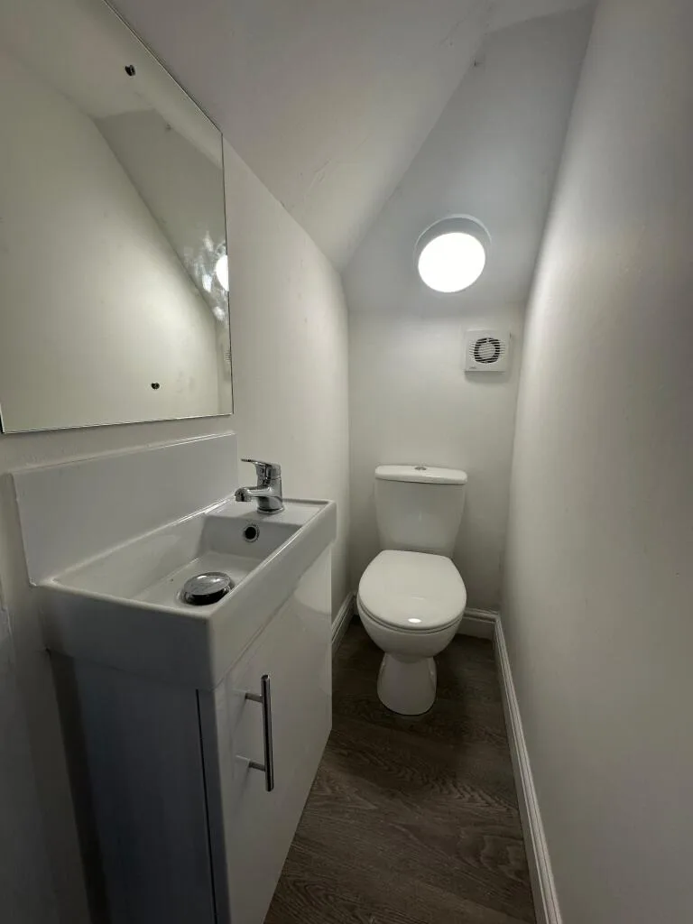 5 bedroom semi-detached house for rent