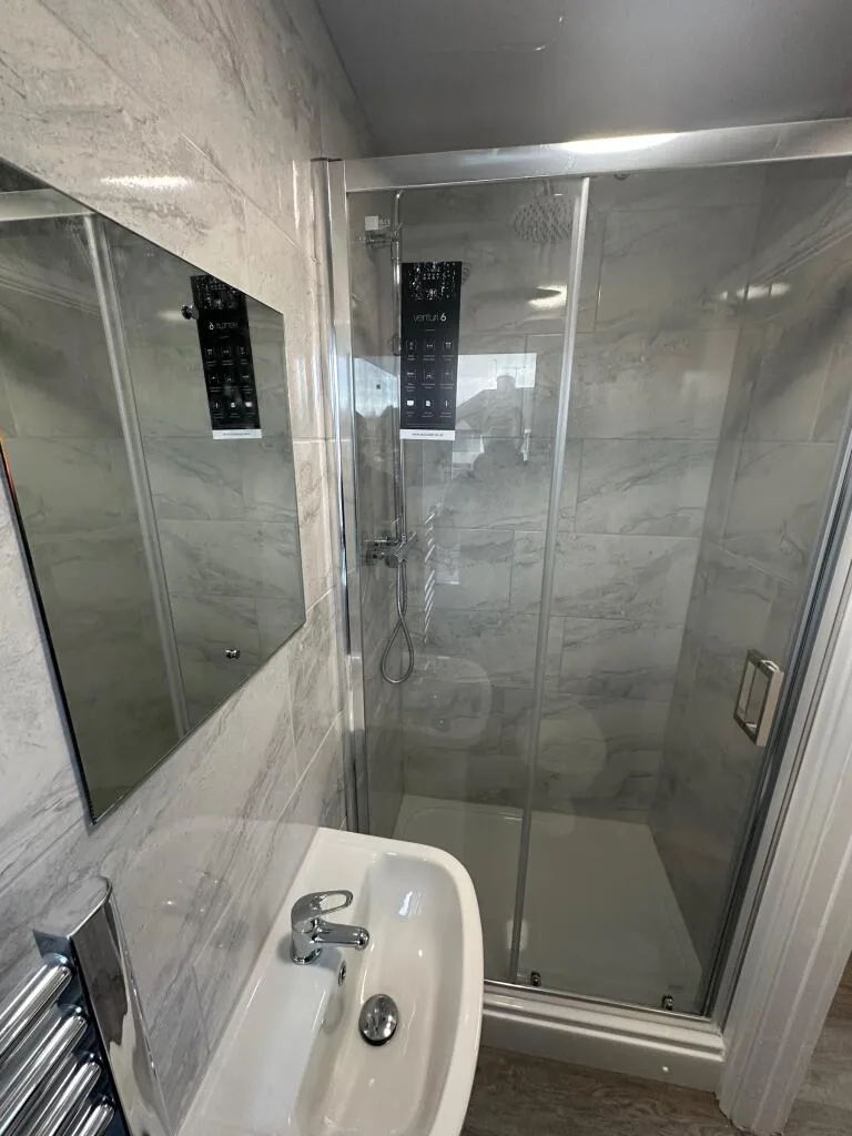 5 bedroom semi-detached house for rent