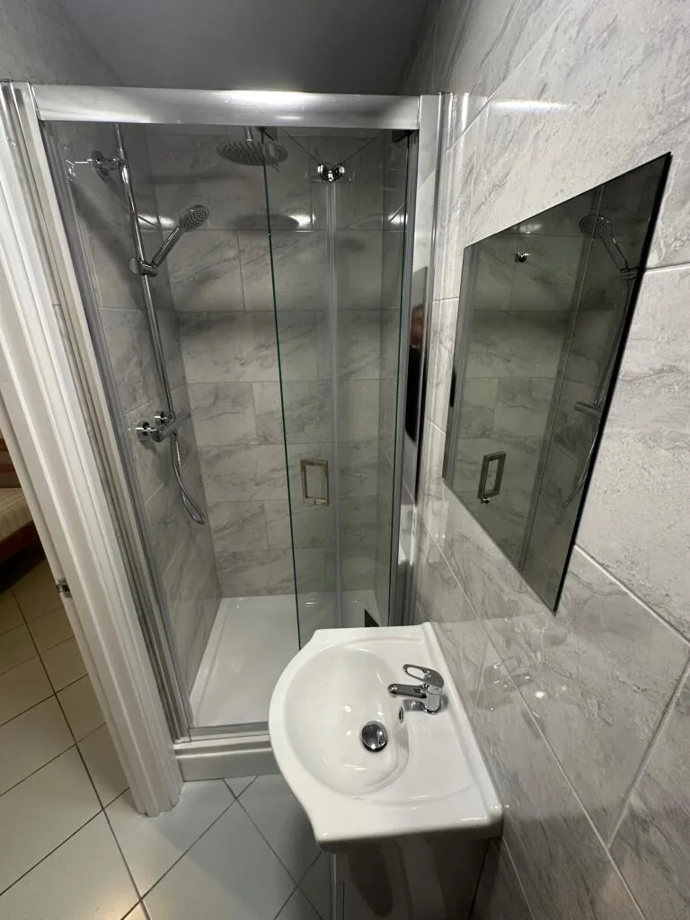 5 bedroom semi-detached house for rent