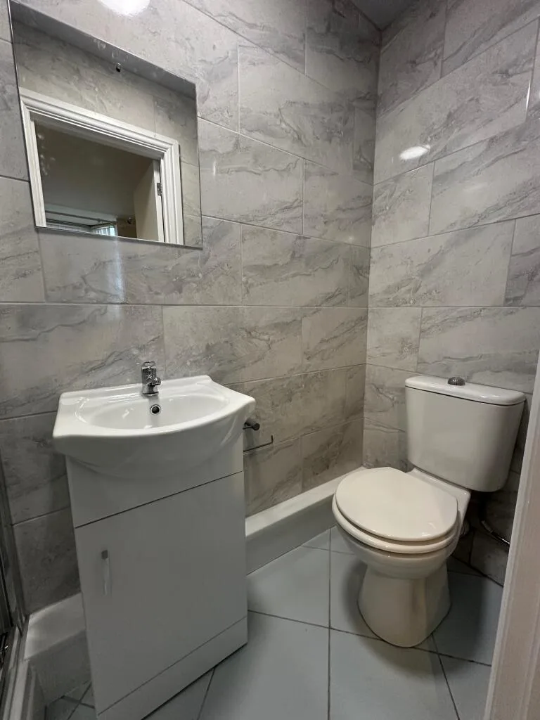 5 bedroom semi-detached house for rent