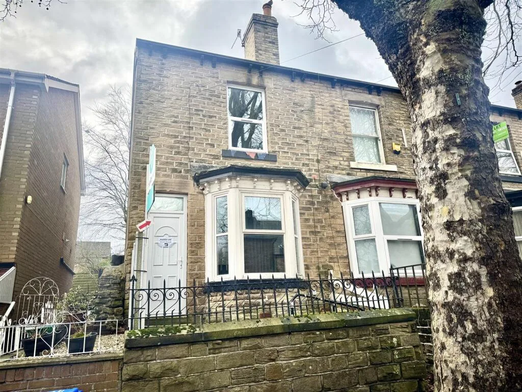 3 bedroom end of terrace house for rent