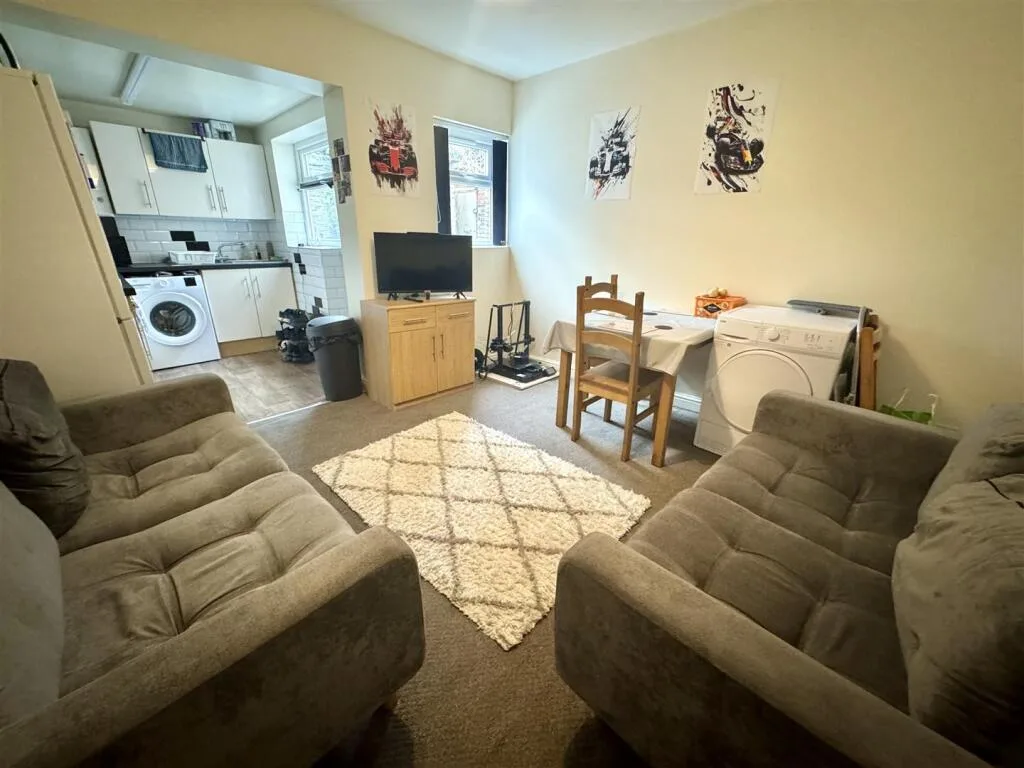 3 bedroom end of terrace house for rent