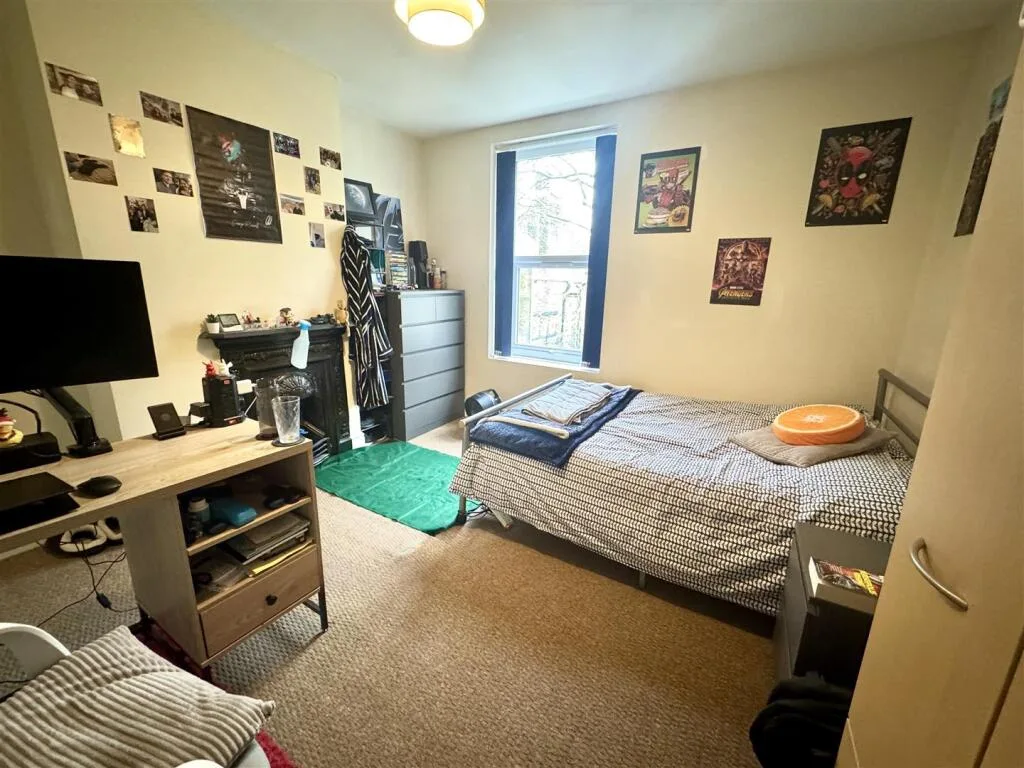3 bedroom end of terrace house for rent