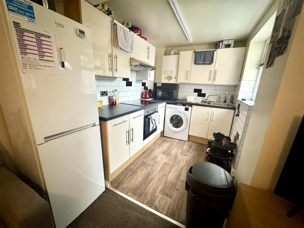 3 bedroom end of terrace house for rent