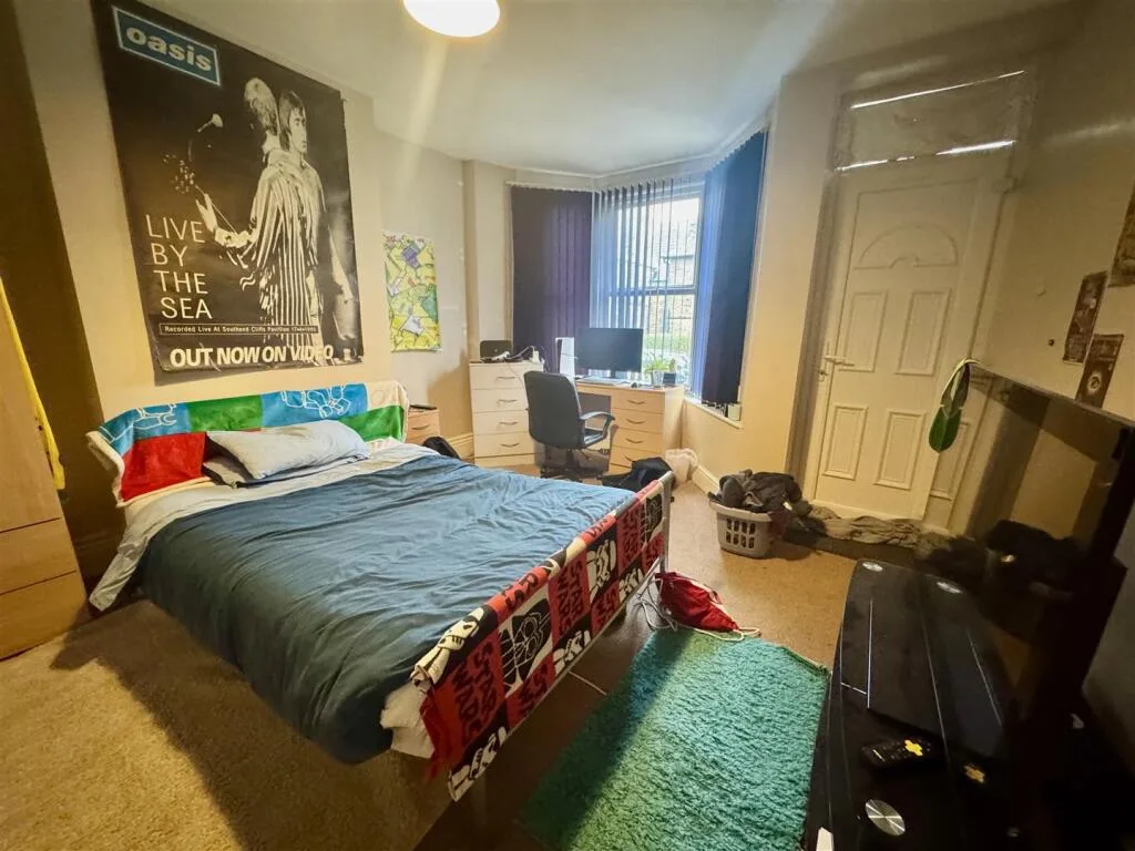 3 bedroom end of terrace house for rent