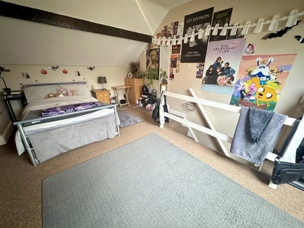 3 bedroom end of terrace house for rent