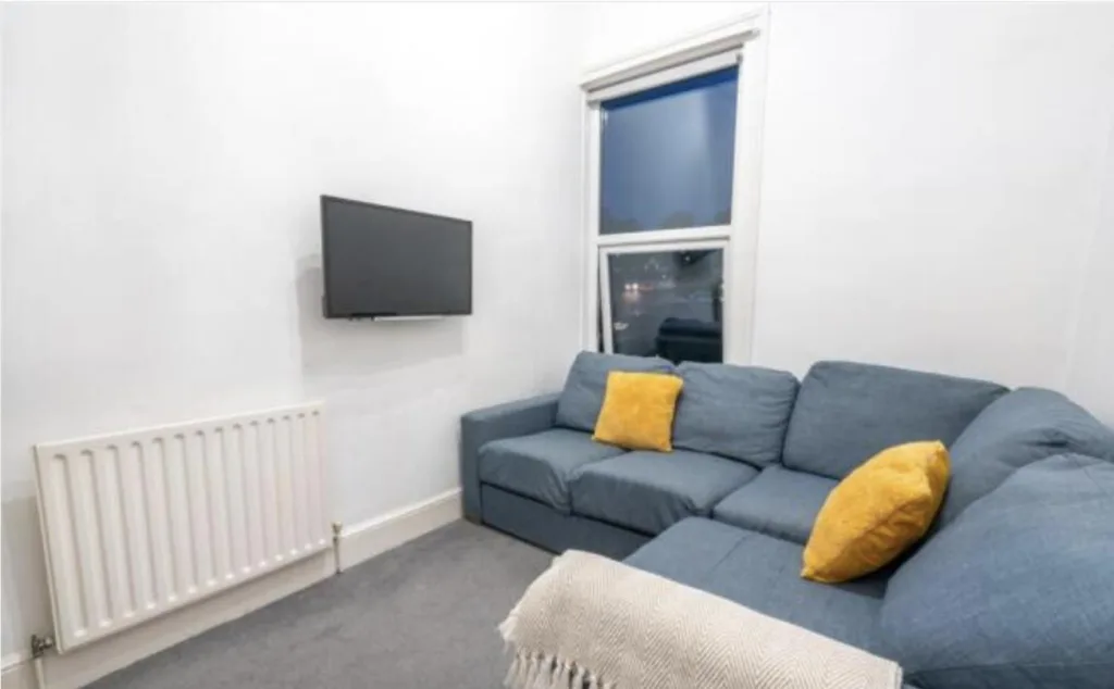 5 bedroom terraced house for rent