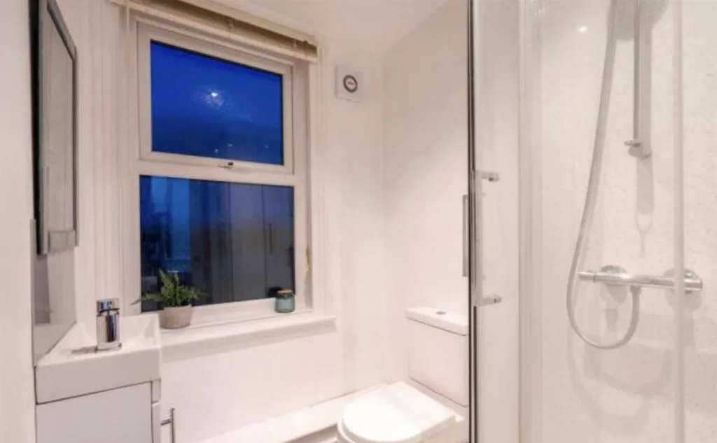 5 bedroom terraced house for rent