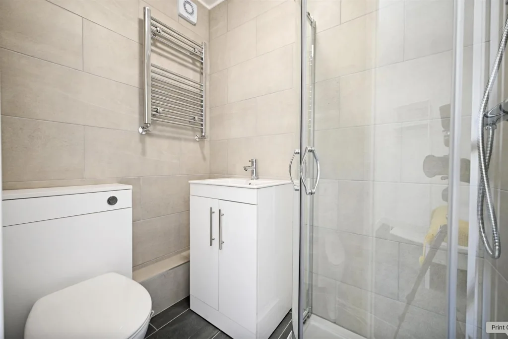 6 bedroom terraced house for rent