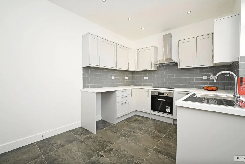 6 bedroom terraced house for rent