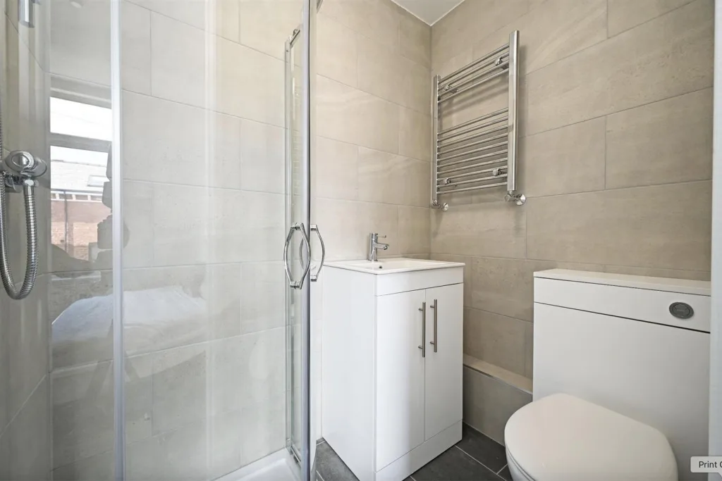 6 bedroom terraced house for rent
