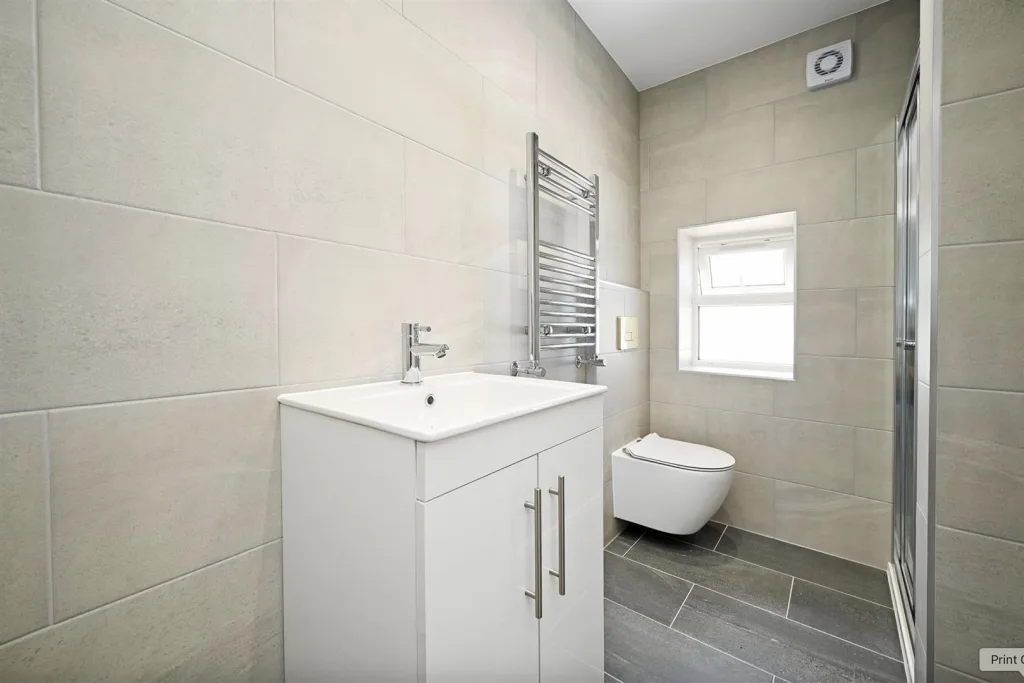 6 bedroom terraced house for rent