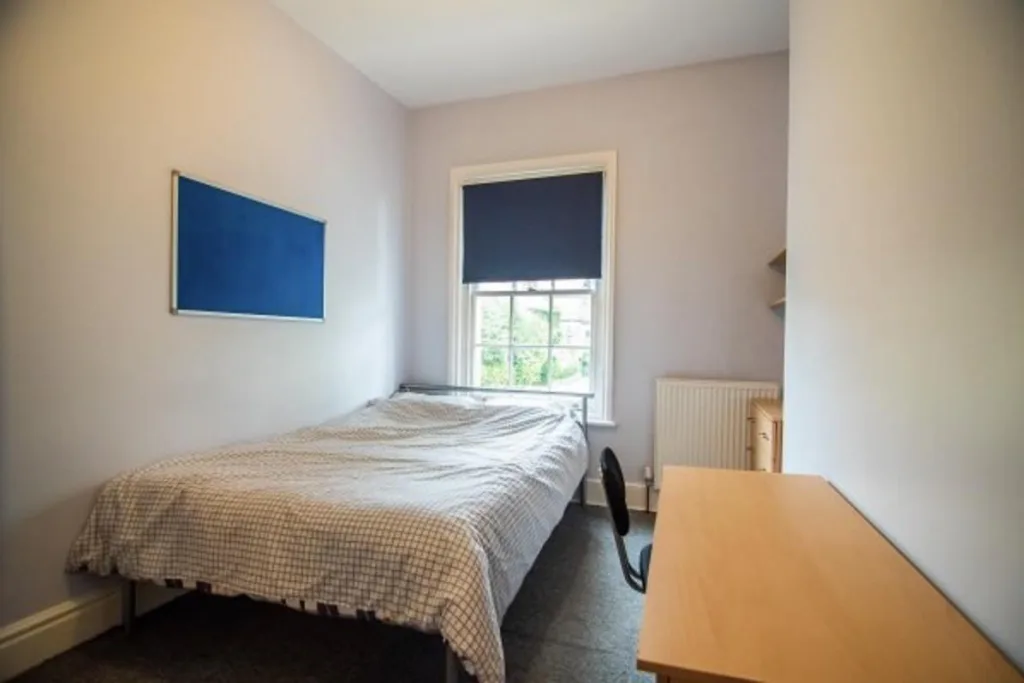 6 bedroom house for rent