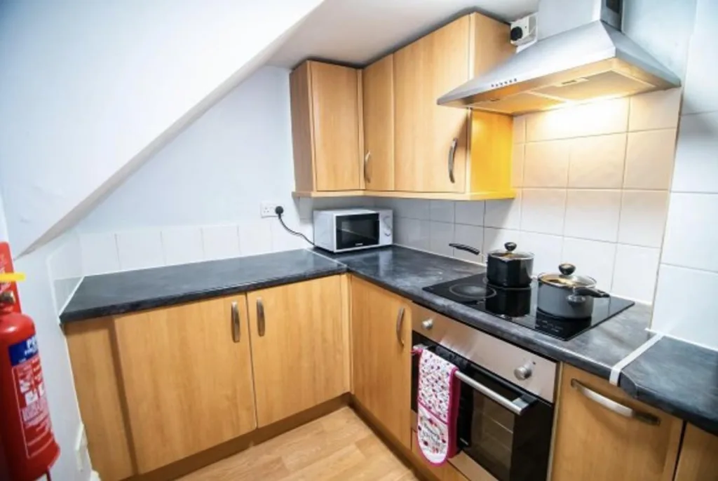 6 bedroom house for rent