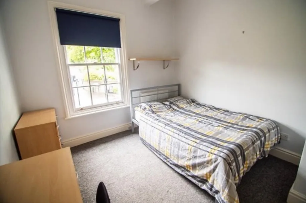 6 bedroom house for rent