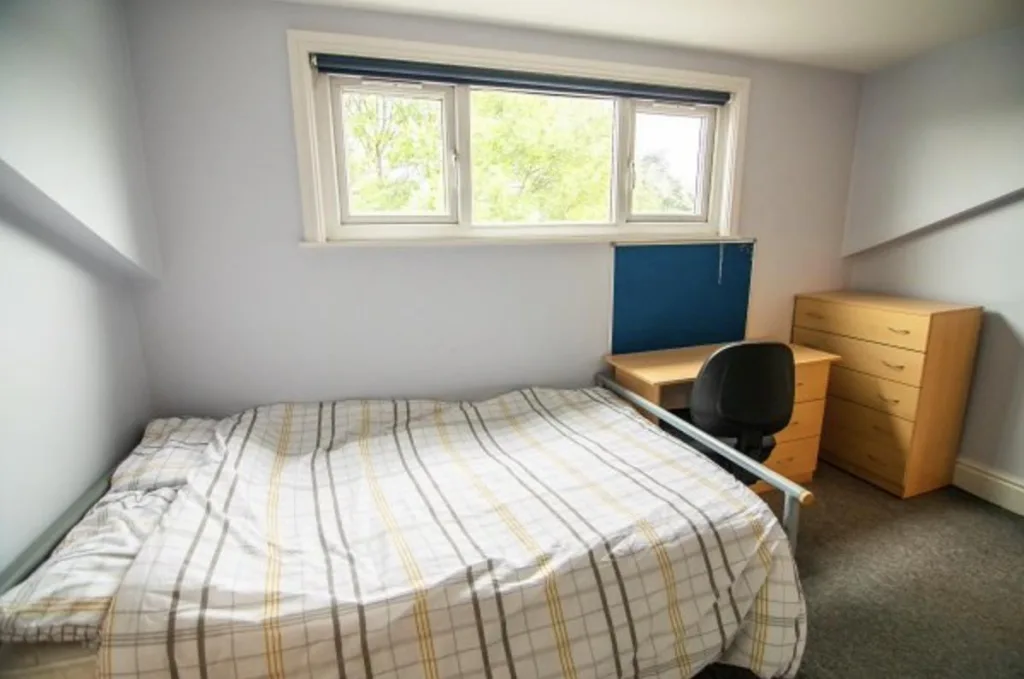 6 bedroom house for rent