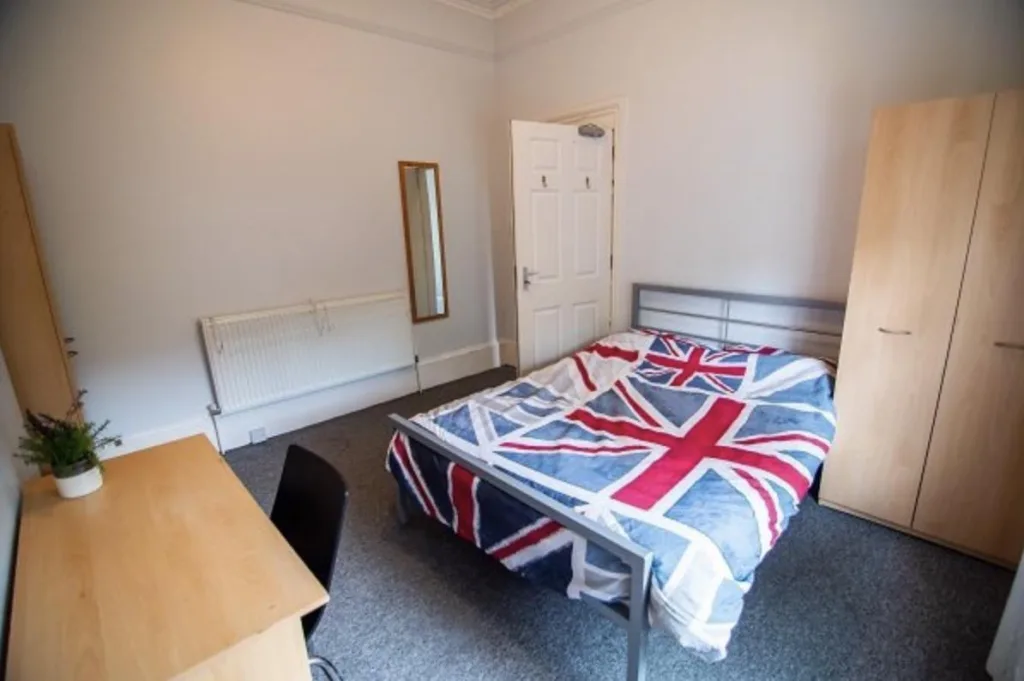 6 bedroom house for rent