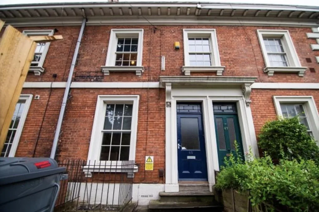 6 bedroom house for rent