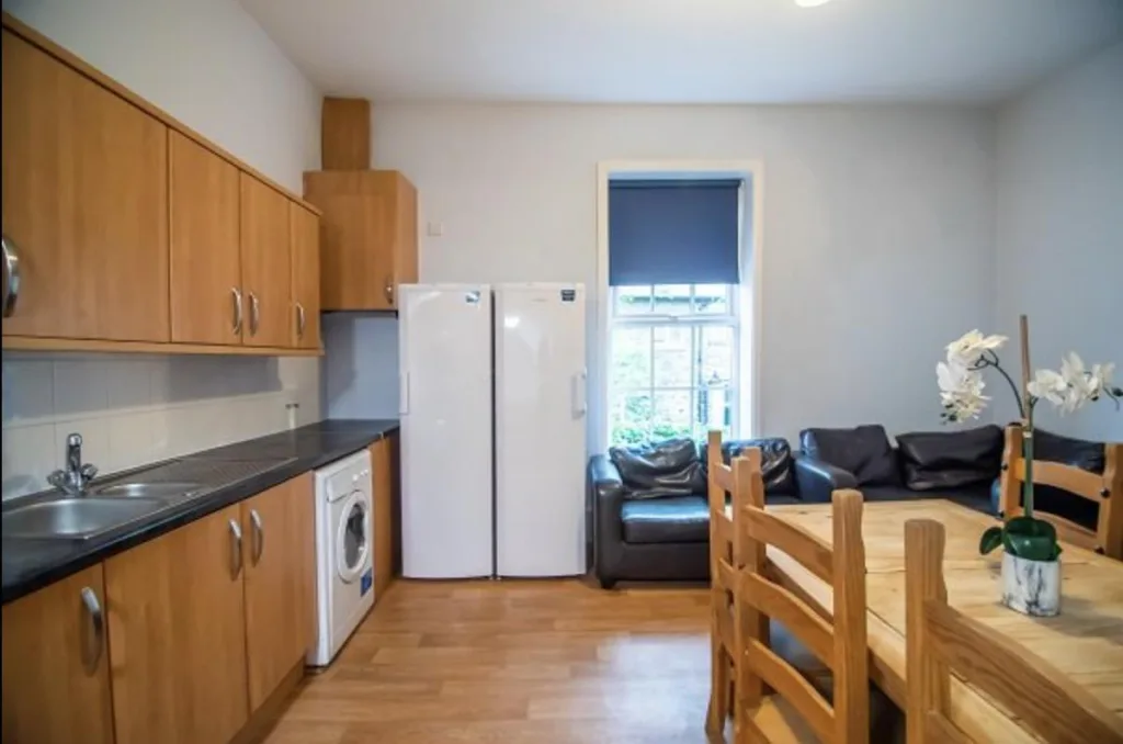 6 bedroom house for rent