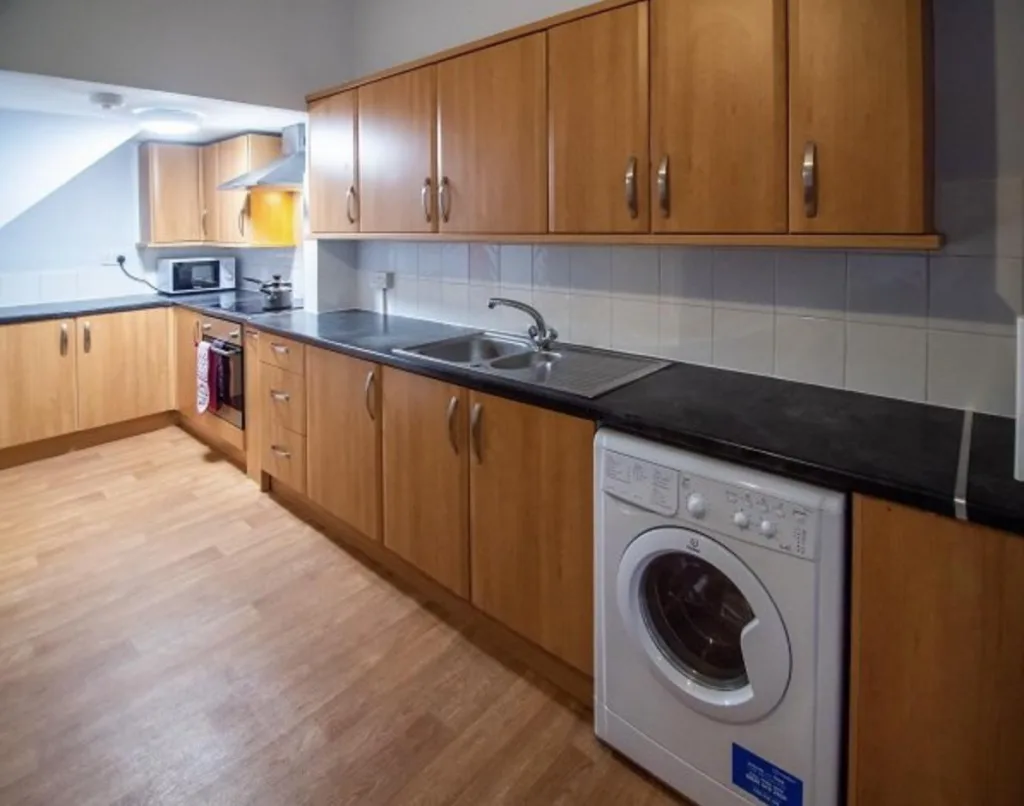 6 bedroom house for rent