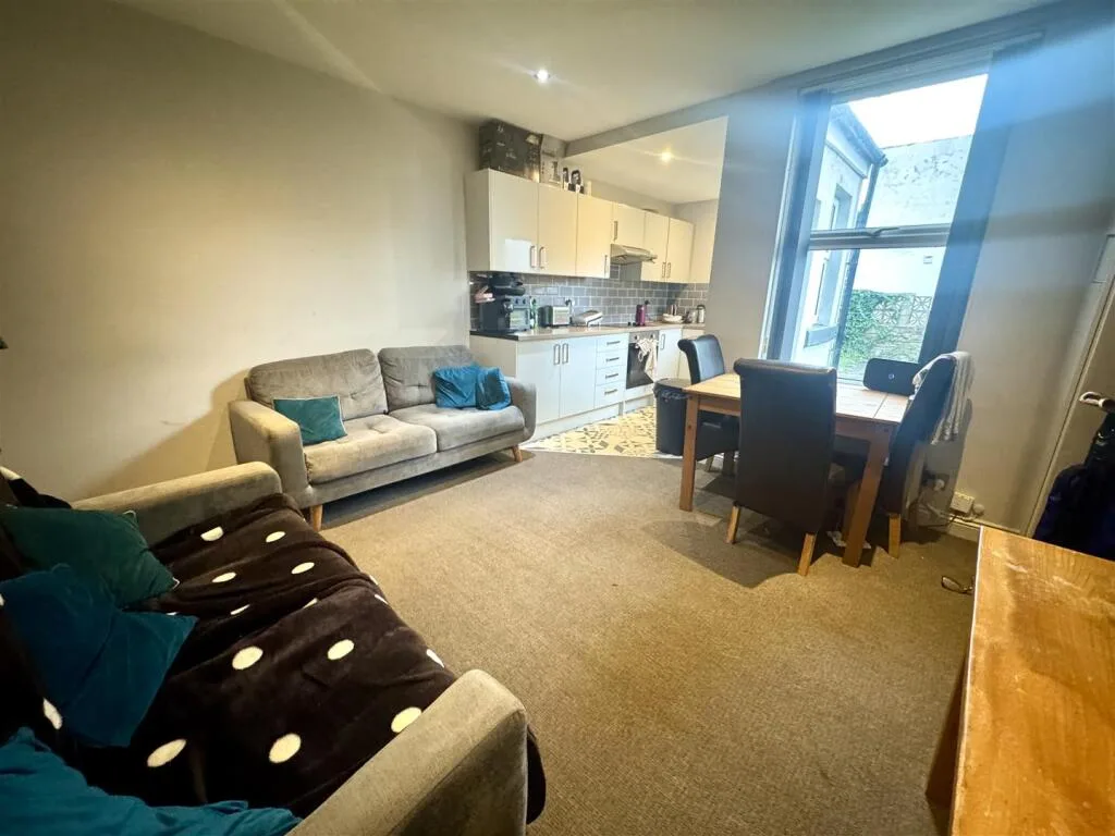 4 bedroom terraced house for rent