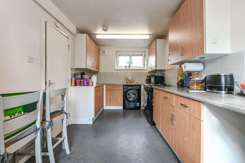 2 bedroom maisonette for rent