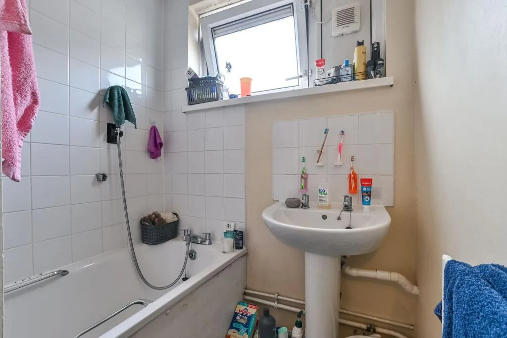 2 bedroom maisonette for rent