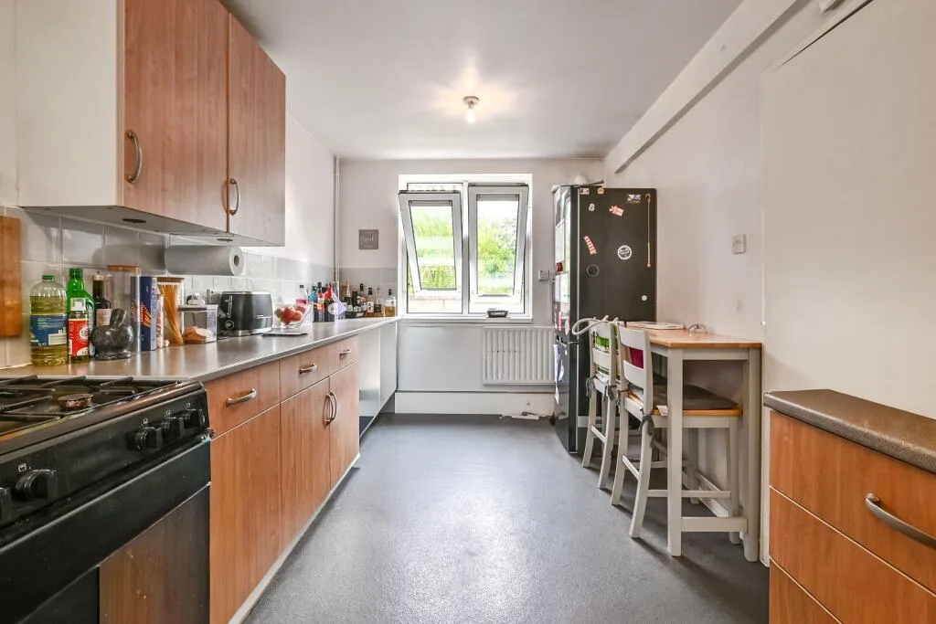 2 bedroom maisonette for rent
