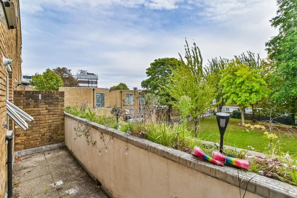 2 bedroom maisonette for rent