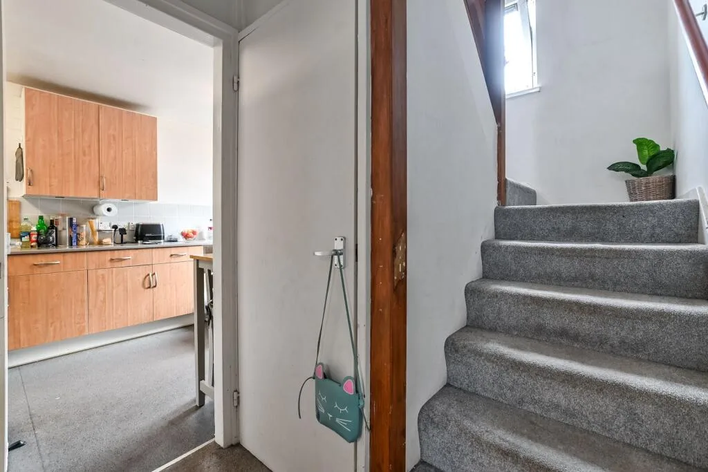 2 bedroom maisonette for rent