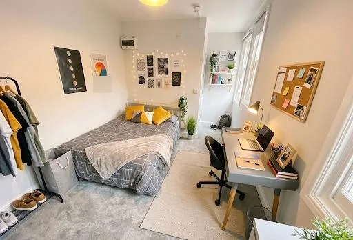 6 bedroom end of terrace house for rent