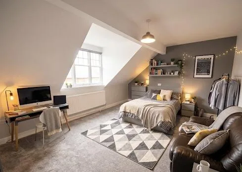 6 bedroom end of terrace house for rent