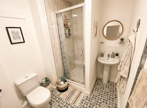 6 bedroom end of terrace house for rent