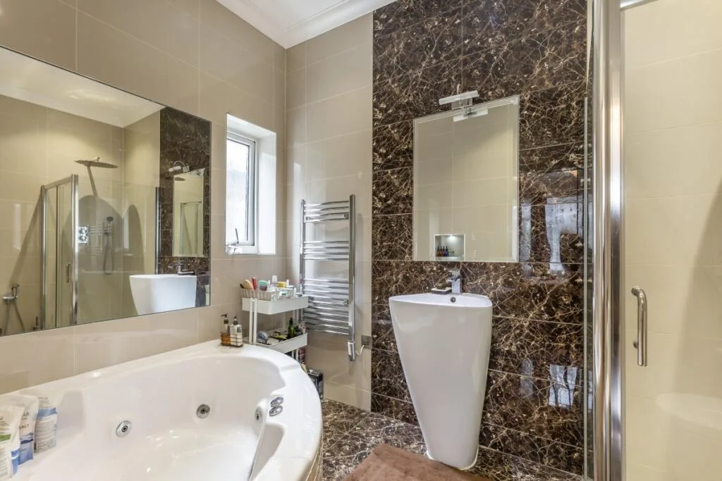 8 bedroom detached house for rent