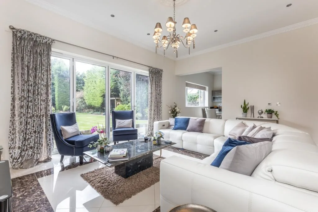 8 bedroom detached house for rent