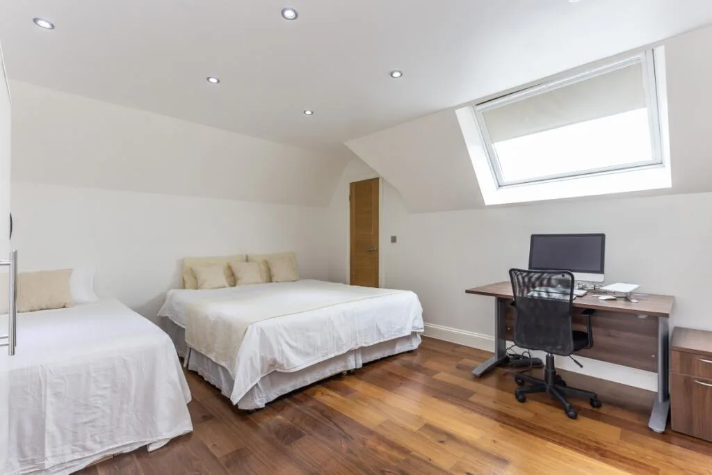 8 bedroom detached house for rent