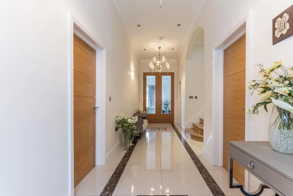8 bedroom detached house for rent