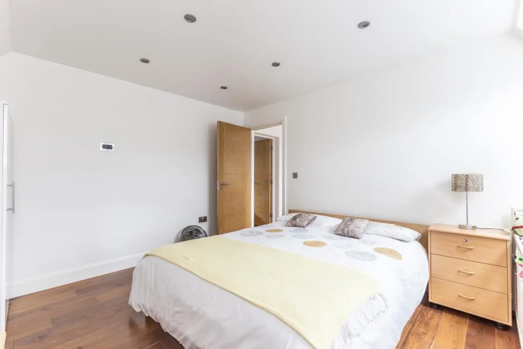 8 bedroom detached house for rent