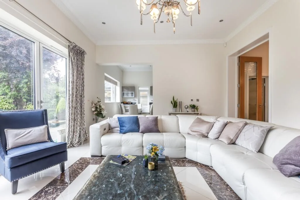 8 bedroom detached house for rent