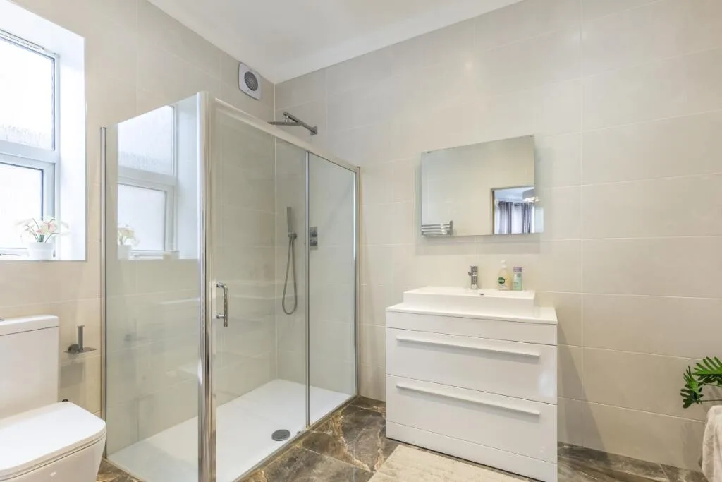 8 bedroom detached house for rent