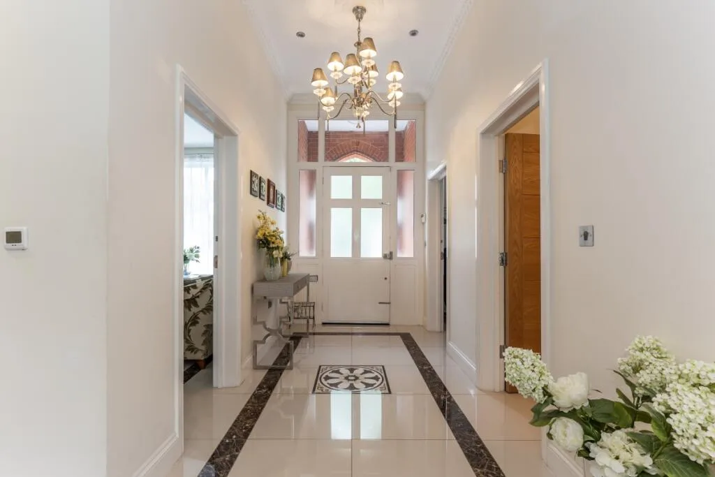 8 bedroom detached house for rent