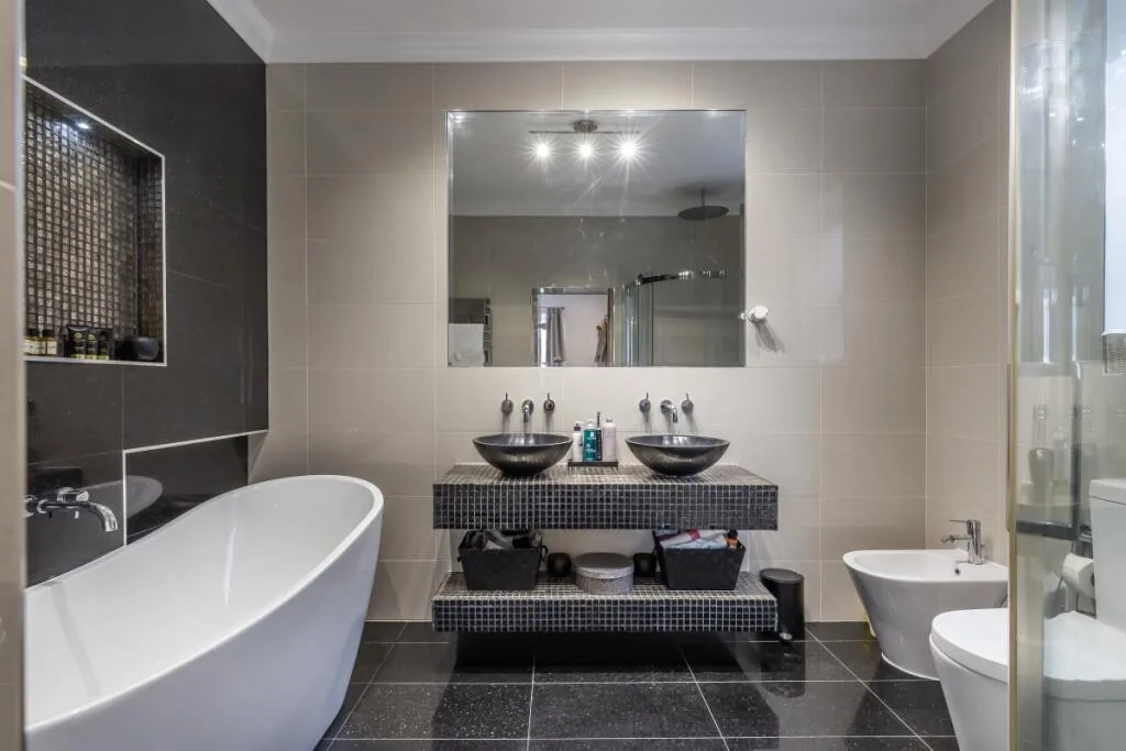 8 bedroom detached house for rent