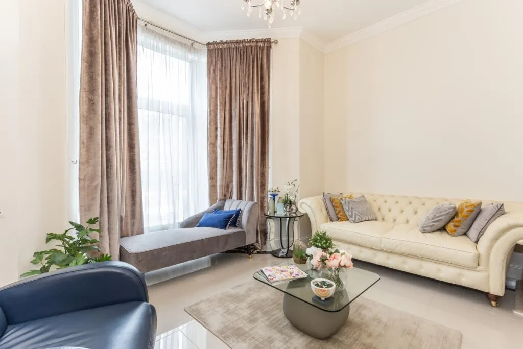 8 bedroom detached house for rent
