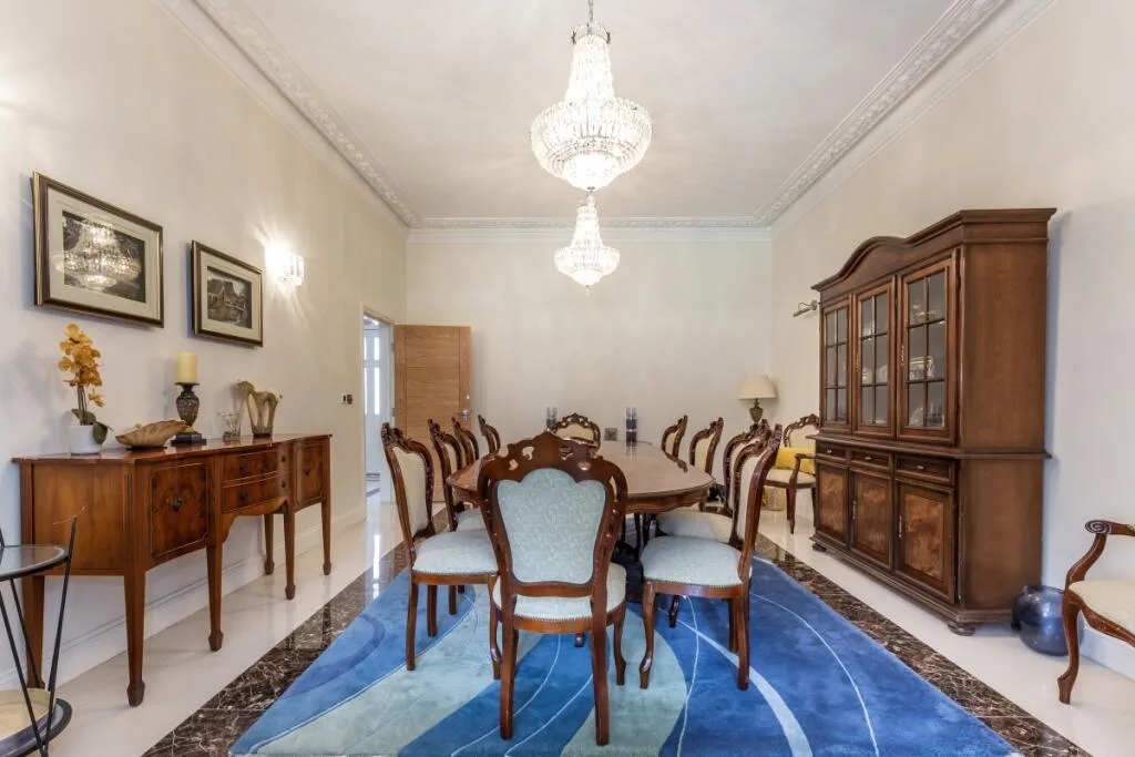 8 bedroom detached house for rent