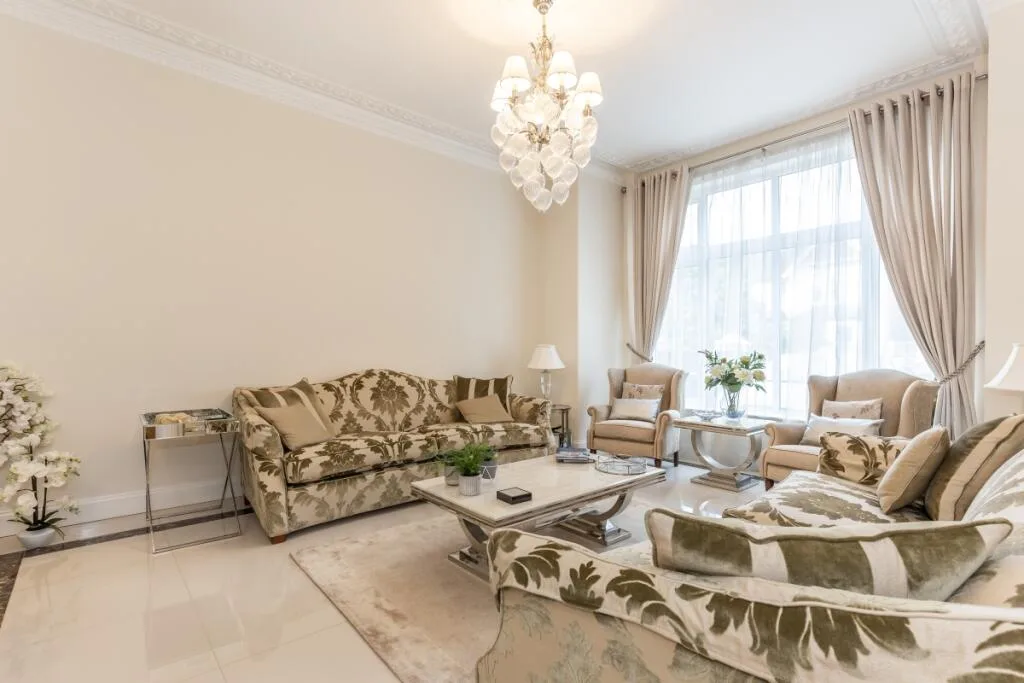 8 bedroom detached house for rent