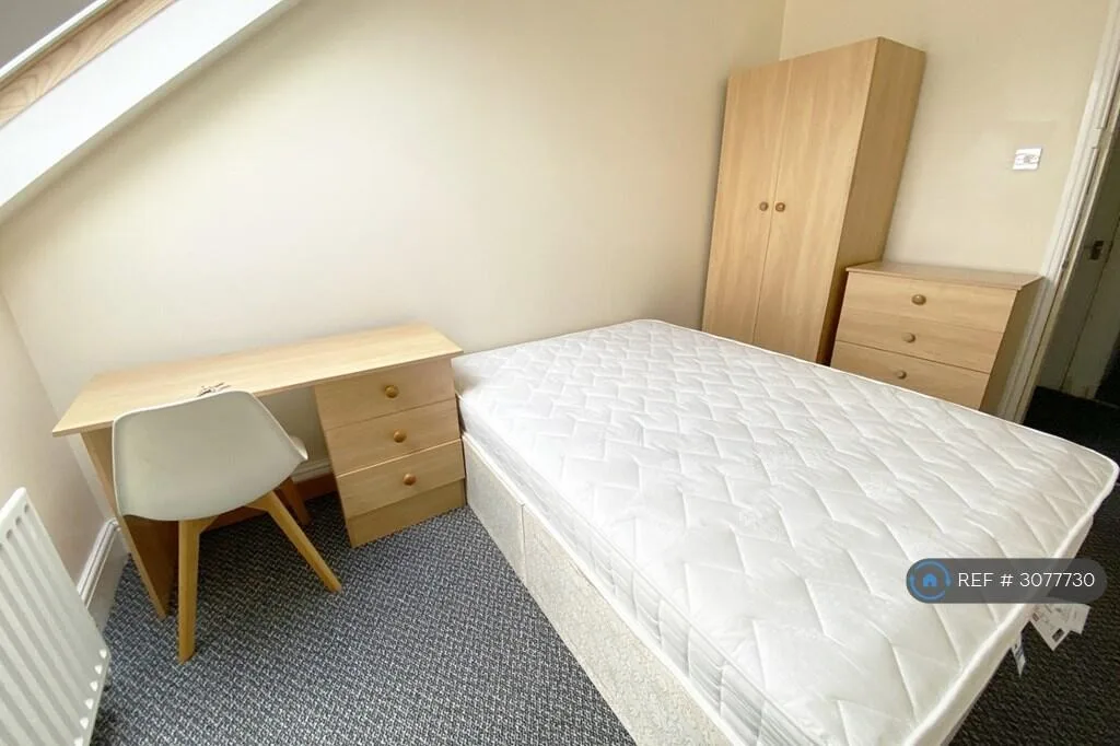 6 bedroom maisonette for rent