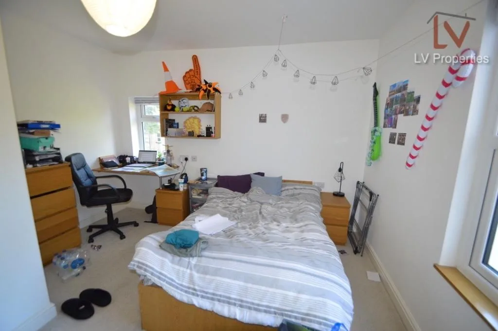 6 bedroom terraced house for rent