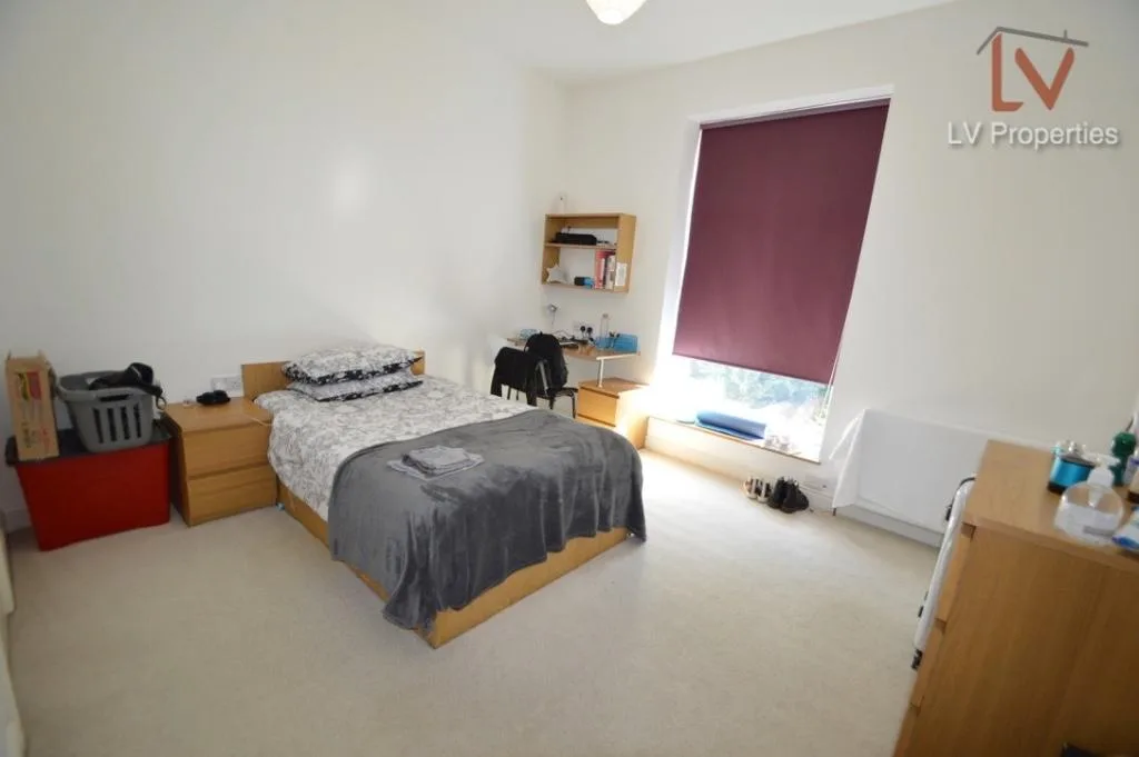 6 bedroom terraced house for rent